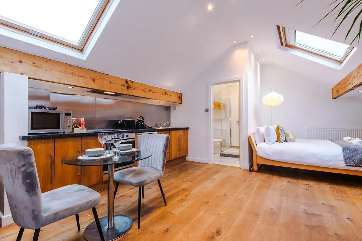 Apartment Suites By Staycay - Cheadle Hulme