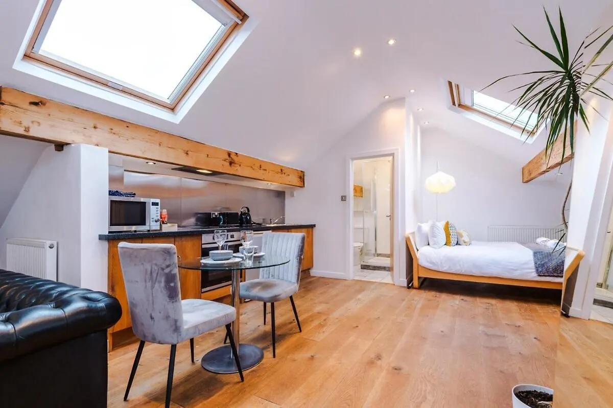 Apartment Suites By Staycay - Cheadle Hulme