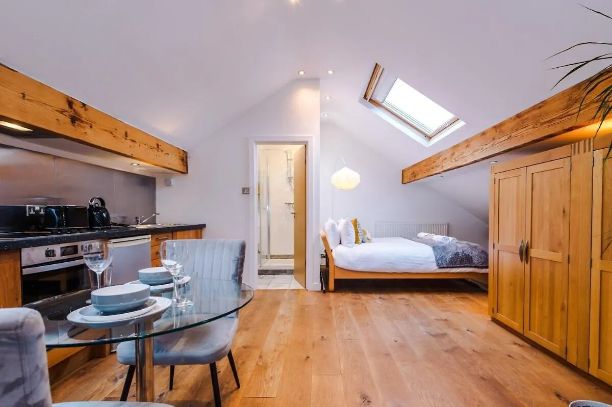 Apartment Suites By Staycay - Cheadle Hulme 0*,  United Kingdom